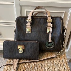 Michael Kors Signature Logo Large Grayson Satchel/Duffle & Logo Zip Wallet set